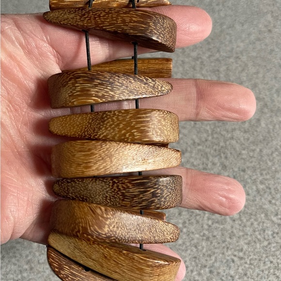 Vintage Wooden Stretch Bracelet - Picture 3 of 5